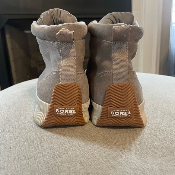 Rain or Shine Ready! Sorel Out N About Plus Mid Boots - Picture 3 of 8